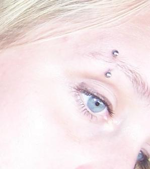 eyebrow-piercing-27
