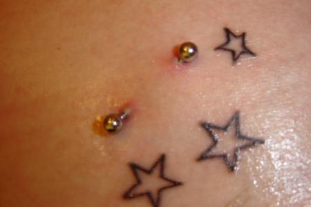 Barbell And Stars - Stomach Piercing
