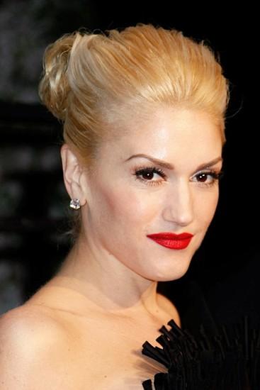 Gwen Stefani Ear Piercing 2