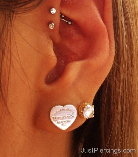 Daith Piercing And Lobe Piercing With Heart Stud