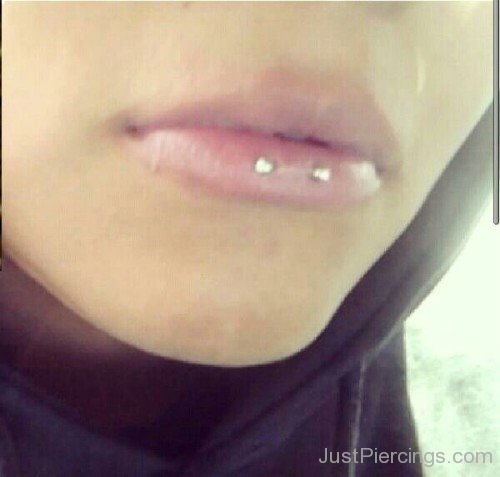 Pretty Horizontal Lips Piercing