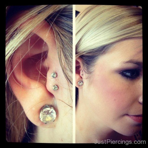 Piercing Double Tragus and Lobe