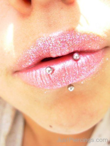 Sparkly Lips And Vertical Labret Lips Piercing