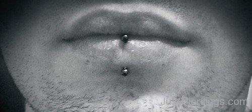Verical Labret Piercing Pic