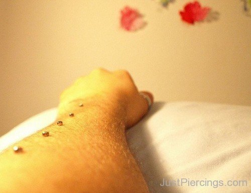 Arm Piercing In Line With Labret Studs-JP12307
