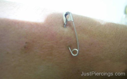 Arm Piercing With Safety Pin-JP12318