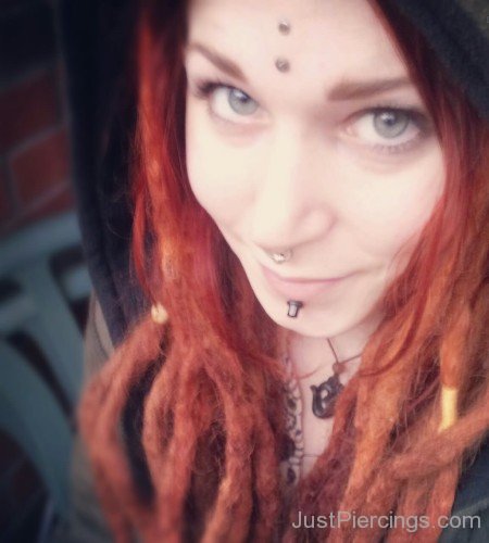 Beautiful Girl With Labret Septum And Third Eye Piercing-JP12303