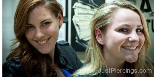 Forward Helix And Lobe Piercing For Girls-JP12337
