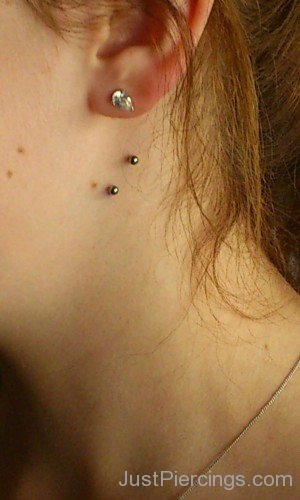 Girl With Left Ear Lobe Vampire Bites Piercing-JP12312