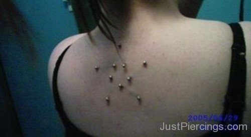 Girl With Star Shaped Back Piercing-JP12317