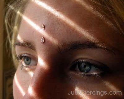 Third Eye Piercings For Young Girls-JP12354