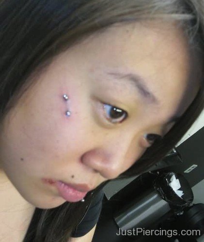 Girl Have Teardrop Piercing-JP12306