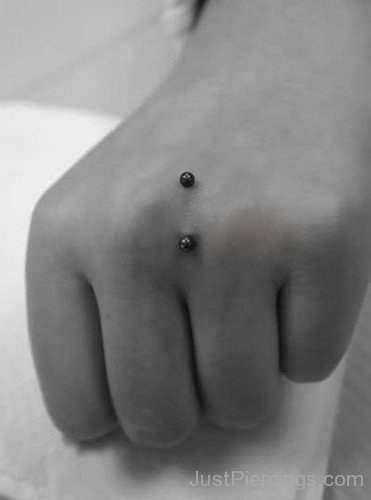 Knuckle Piercing With Black Barbell-JP12306