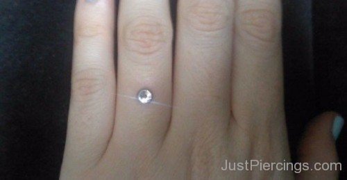 Piercing On Finger With Shining Dermal-JP12325