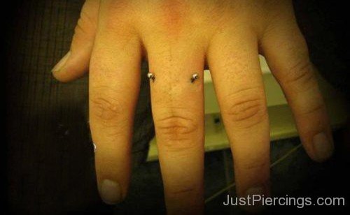 Piercing On Finger With Simple Barbell-JP12326