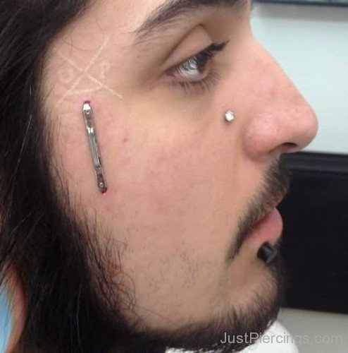 Single Point And Staple Piercing On Face-JP12307