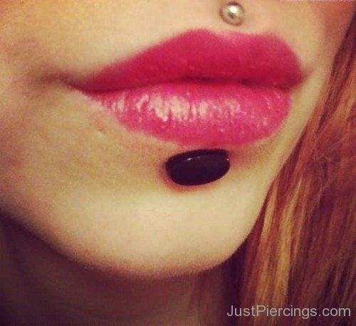 Awesome Medusa And Scalpelled Labret Piercing