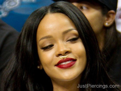 Rihanna With Septum Piercing