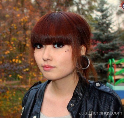 Beautiful Girl with Anti-eybrow Piercing-JP136