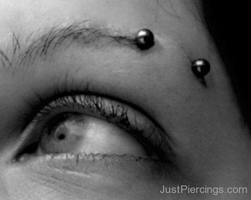 Horizontal Eyebrow Piercing Image-JP1038