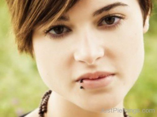 Lip Piercing Image-JP415