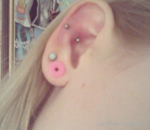 Snug Piercing With Cool Barbell And Upper Lobe Piercing-JP1151