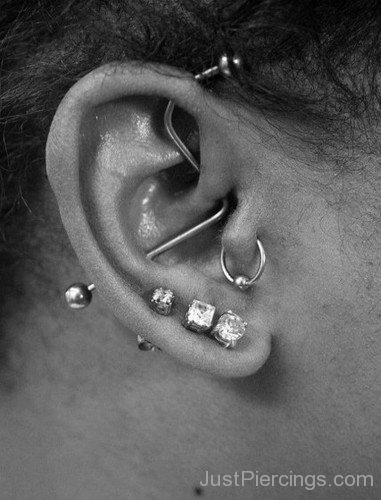 Ear Anti Helix Piercing-JP1076