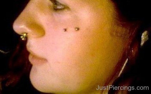 Girl Have Septum And Butterfly Kiss Piercing-JP14055