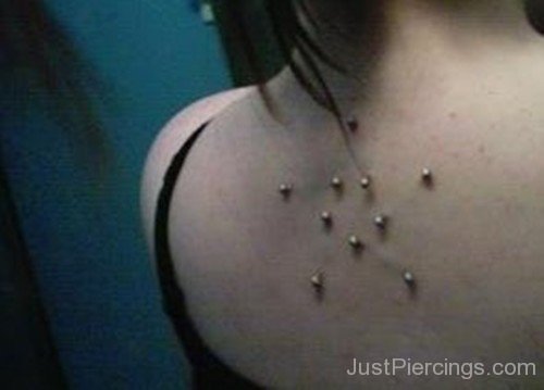 Girl With Star Shaped Back Piercing-JP12067