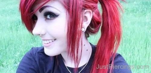 Beautiful Girl With Nostril And Vampire Bites Piercing-JP104