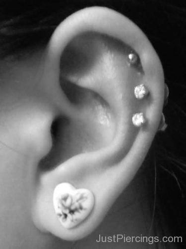 Ear Lobe And Cartilage Piercing-JP122