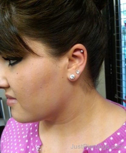 Girl Have Dual Lobe And Cartilage Piercing-JP1066