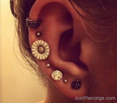 Lobe And Cartilage Piercing With Flower Studs-JP1083