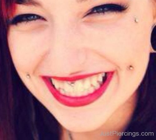 Smiling Girl With Anti Eyebrow And Cheek Piercing-JP1115