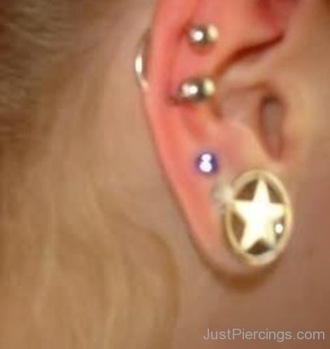 Beautiful Earrings In Ear Piercings-JP1033