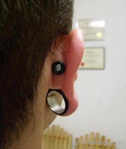 Conch Piercing And Lobe Stretching-JP1039