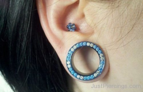 Conch Piercing And Pretty Lobe Stretching-JP1040