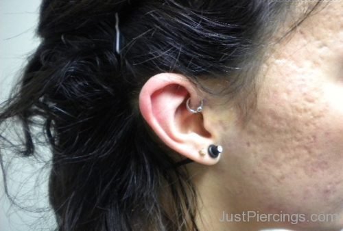 Daith Piercing And Lobe Stretching 8-JP1137