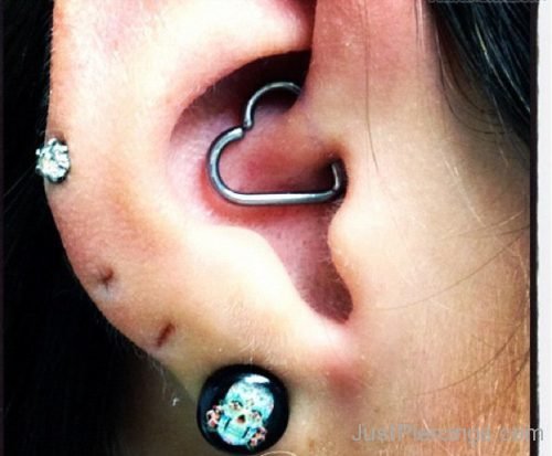 Daith Piercing With Heart Ring And Lobe Piercing With Skull Stud-JP1234