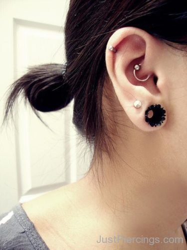 Dual Lobe And Daith Piercing For Girls-JP1307