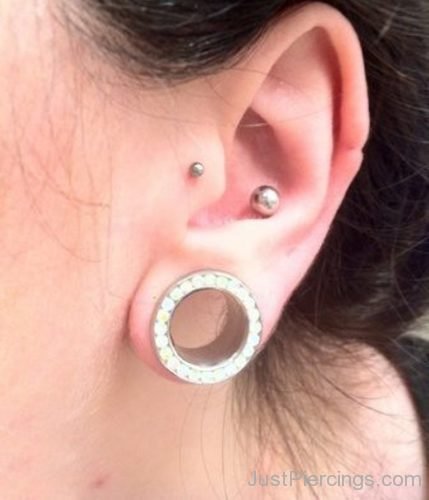Ear Conch Piercing And Ear Stretching-JP1091