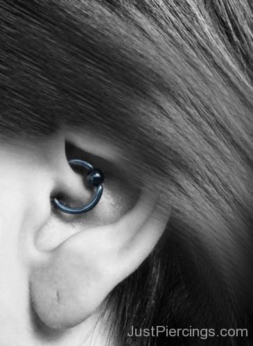 Ear Daith Piercing With Blue Ball Closure Ring 5-JP1339