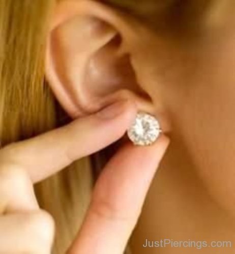 Ear With Pearl Lobe Piercing-JP1105