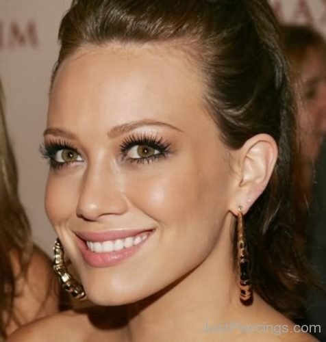 Gorgeous Actress Hilary Duff – Ear Piercing-JP1117