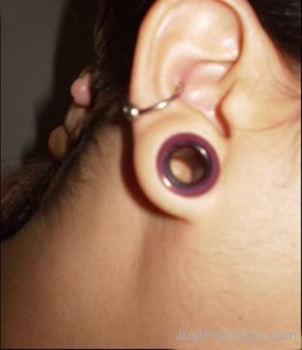 Lobe Stretching And Conch Piercing For Girls-JP1132