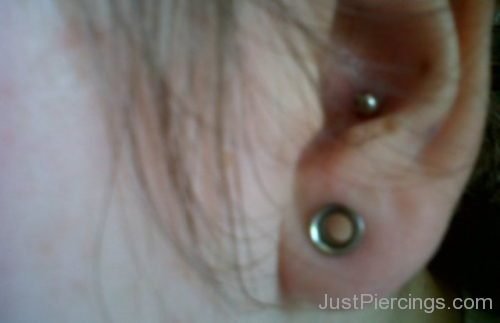 Lobe Stretching And Conch Piercing For Girls-JP1202