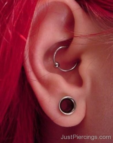 Lobe Stretching And Daith Piercing With Ball Closure Ring 6-JP1431