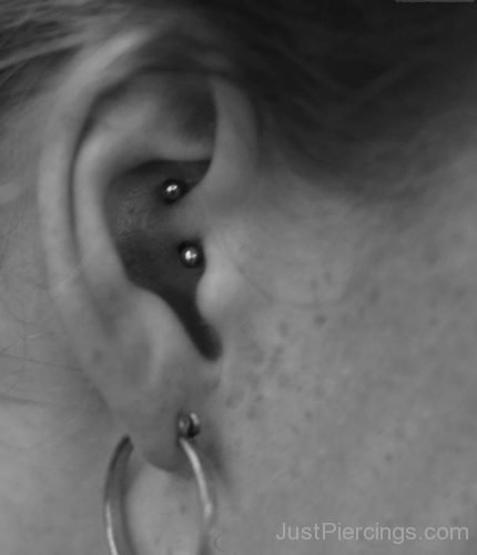 Lobe With Ring And Daith Piercing With Banana Barbell-JP1436