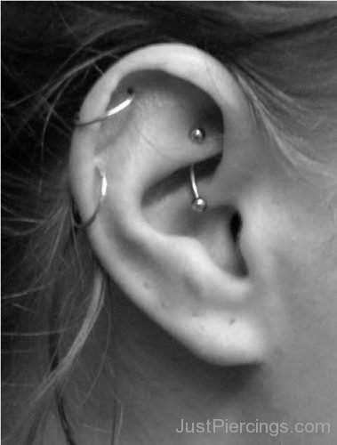 Right Ear Lobes And Rook Ear Piercing-JP1212