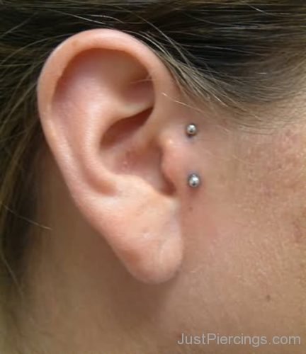 Surface Tragus Ear Piercing 2-JP1165